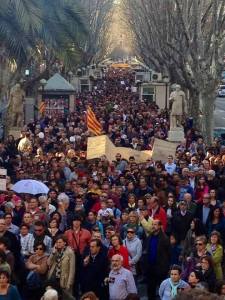 Donat que s'espera tanta gent com en la manifestació del #25M de l'any passat (la d'aquesta foto), diumenge #29S el trajecte de la manifestació de Palma serà un poc més llarg. L'OCB i les associacions de pares i mares organitzen transport amb autocars des de la part forana (posat en contacte amb les Amipa de les escoles properes a casa teva o amb la delegació de l'OCB del teu municipi). 