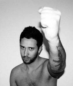 Valtònyc és conegut per les lletres de les seves cançons, lletres habitualment metafòriques, però que sovint  li han causat problemes.