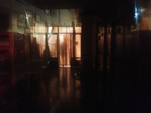 Quan ha arribat la premsa els organitzadors han corregut les cortines per evitar fotos.