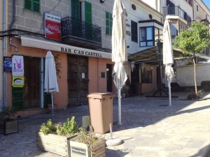 Can Castell: tancat per reformes.