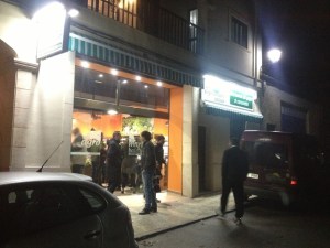 Ahir la botiga estava estibada de curiosos. Segur que els anirà bé. 