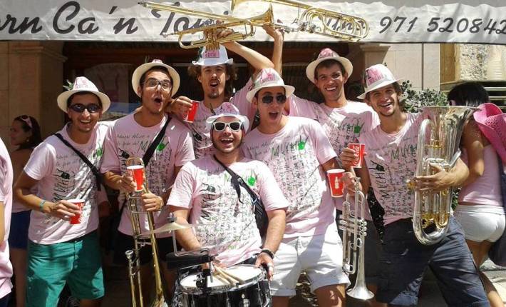 La Much Xaranga's Band al complet, en la IX Mucada (agost 2012). 