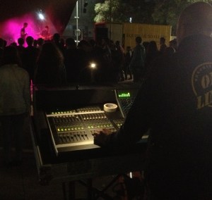 El concert va ser l'acte final del correbars de dia 26.  