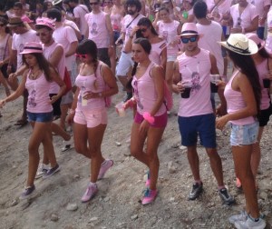 Tothom de rosa. Falta un mes per a la festa més 'friki' dels Països Catalans. 