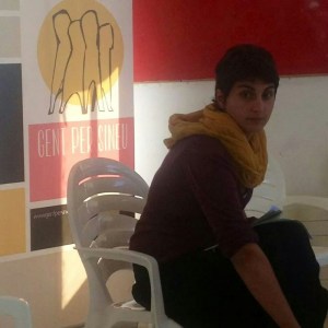 Magdalena 'Ramirada', coordinadora de Gent per Sineu, va haver d'escoltar els oferiments de Pere Joan Jaume durant més de mitja hora: "podreu posar les banderetes que volgueu" li va arribar a etzibar. 