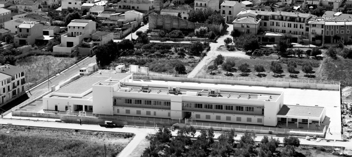 El 'pagament' dels terrenys on es va construïr el CEIP Rodamilans encara està en l'aire. [foto: ACCIONA]