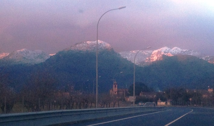 Imatge de la Serra de Tramontana aquest passar divendres, des de s'Esgleieta. 