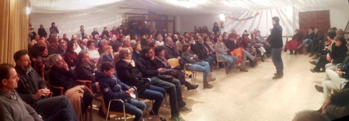 El Teleclub va quedar petit ahir vespre, com s'aprecia en aquesta foto.  