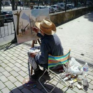 Dissabte era habitual veure artistes fent la seva feina pels carrers del poble (foto: Joan J. Bonnín). 
