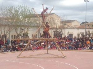 Entre dos i tres centenars de persones han assistit, aquest capvespre, a la preestrena del nou espectacle del Circ Bover.