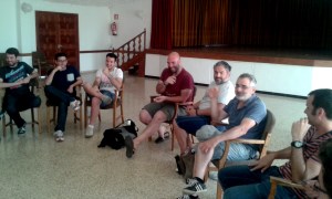 Els membres de la Confraria Muchal Foundation, Miquel Tugores i Macià Puiggròs, durant la xerradeta.