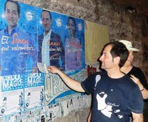 Fa quatre anys, Pere Joan Jaume penjava cartells del PP. Enguany no ho farà. 