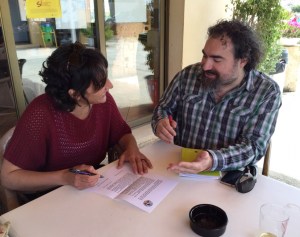 La coordinadora del partit sobiranista i d'esquerres signà el decàleg en presència d'un membre de la junta de l'OCB. 