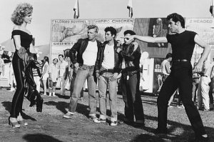 Fotograma del film 'Grease' (1978), dirigida per Randal Kleiser i protagonitzada per John Travolta i Olivia Newton-John. 