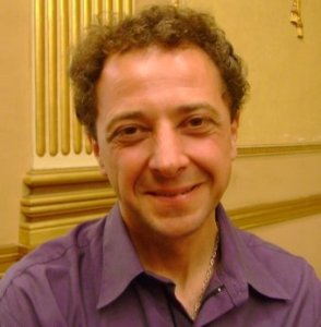 Julià 'Amorós' (Gent per Sineu), va presentar una moció per substituir els animals vius oferits com a premis en les Corregudes del Cós, fa dues legislatures, quan era regidor de l'oposició per Esquerra Republicana.   