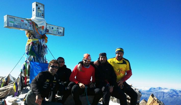 Biel 'Bovet', Pere 'Figo', Joan 'Pineta', Mateu 'Llonguet' i Pere Pau, fa uns instants en el cim de l'Aneto. 