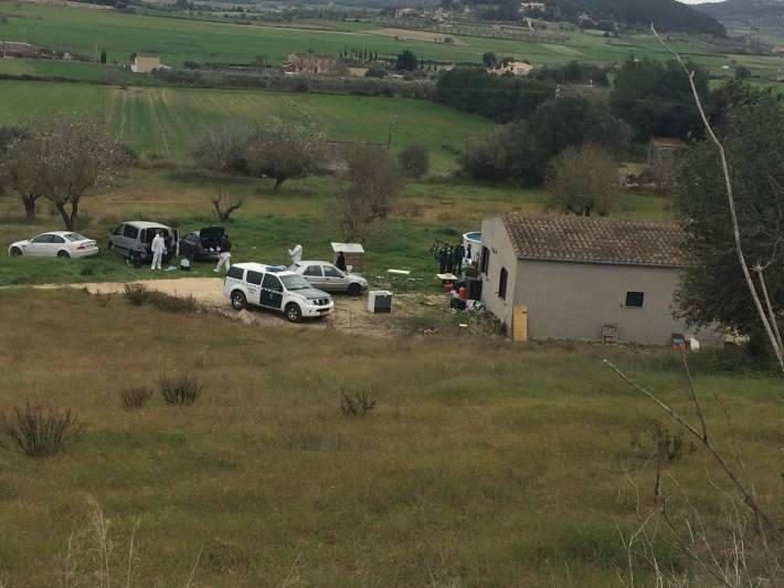 En aquesta caseta es trobaren els dos cossos.