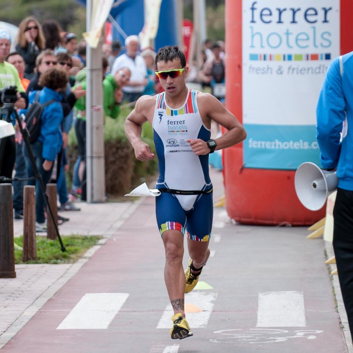Biel Gacias 'Confit' ha fet molt bon temps en les proves de natació i bicicleta, avui a Can Picafort (foto: Mayolicus). 
