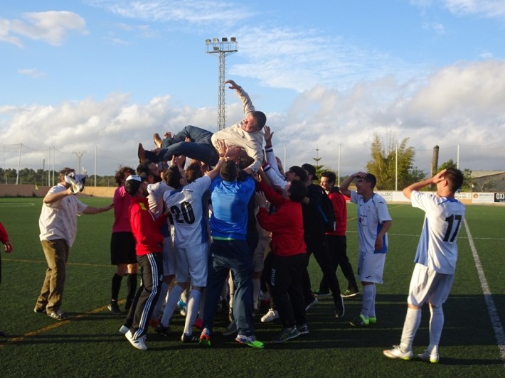 L'eufòria dels felanitxers era evident, després d'aconseguir l'ascens automàtic a 3a divisió. 