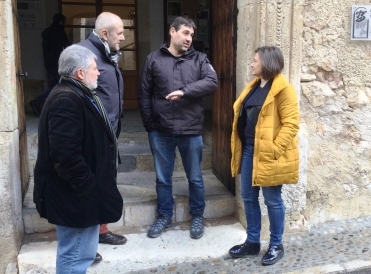 El president del Consell i altres autoritats, parlant amb el batle Miquel Gelabert. 