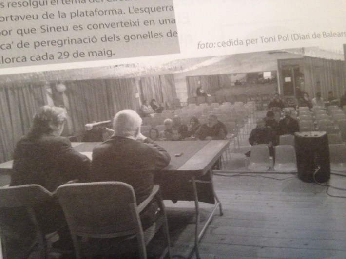 La Díngola en paper es va fer ressò d'una conferència presentada per Campos i on Valtònyc era entre el públic. 