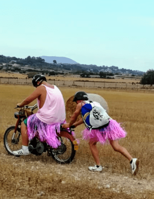 La disbauxa i la solidaritat sempre han estat marca de la Mucada [foto cedida per Eva Fuster]